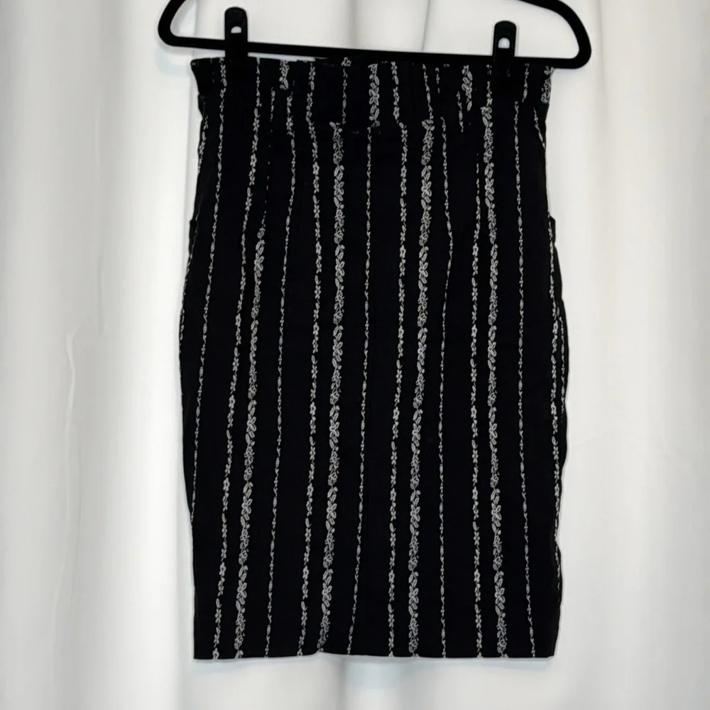 Anthropologie Eva Franco Black White Textured Stripe Pencil Skirt Size 4